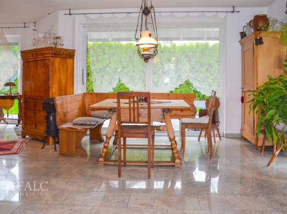 Harmonischer Essbereich im Familienwohnraum