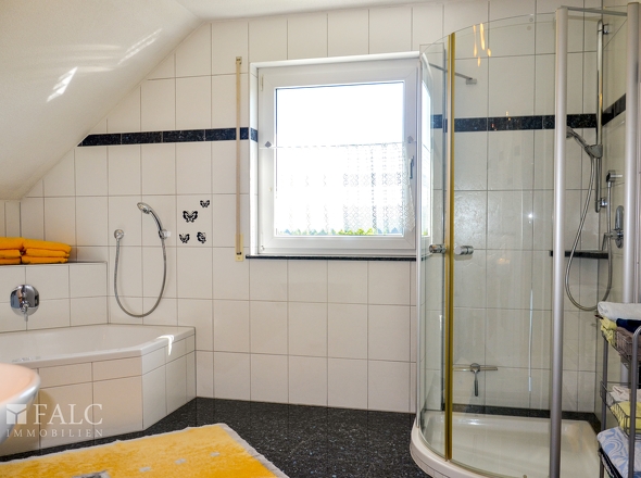 Badezimmer mit Dusche