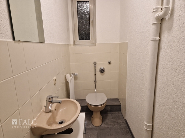 Gäste-WC mit Unterschrank