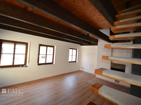 Wohnzimmer / Treppe zur Galerie