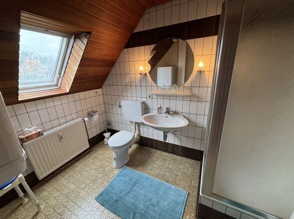 Bad im Dachgeschoss