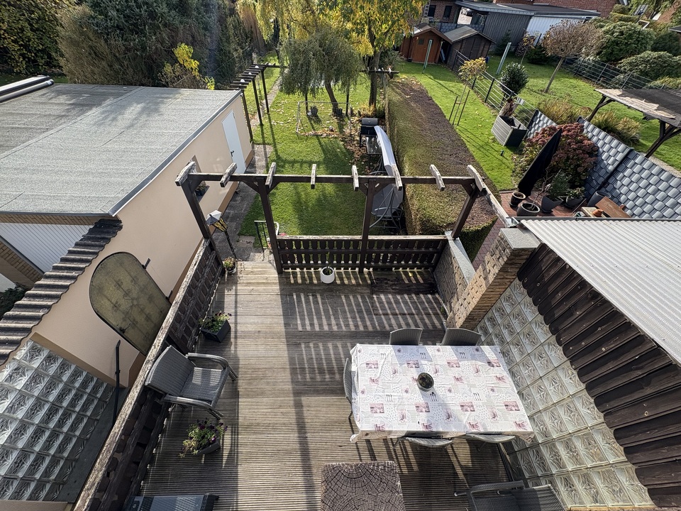 Große Sonnenterrasse