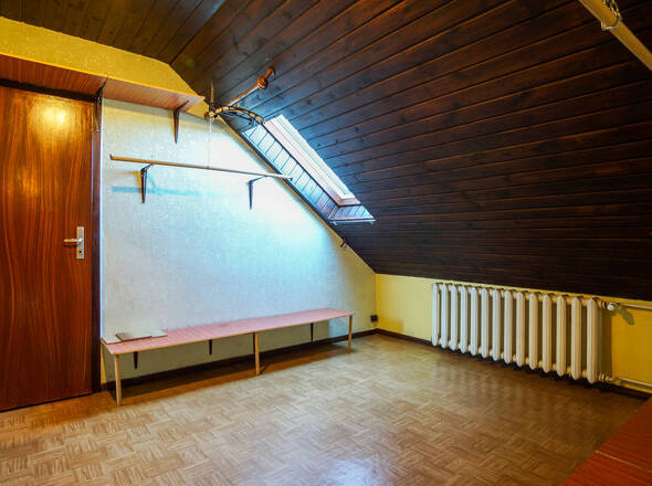 kleines Dachgeschoßzimmer