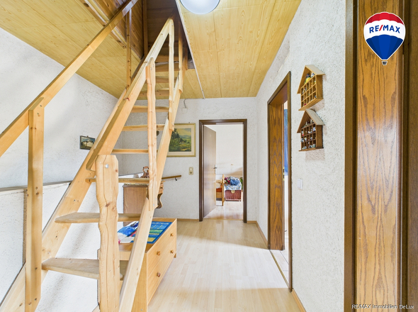 RE/MAX Immobilien DeLux Einfamilienhaus Niederlosheim Flur