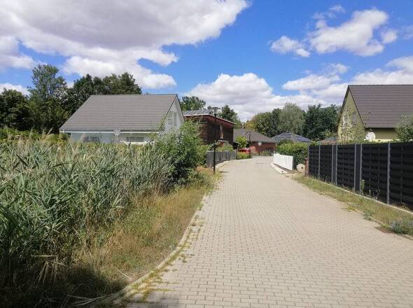 Straßenansicht Grundstück