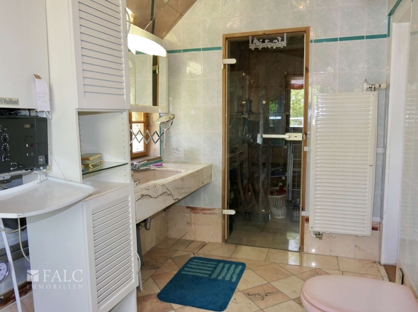 OG: Badezimmer mit Sauna