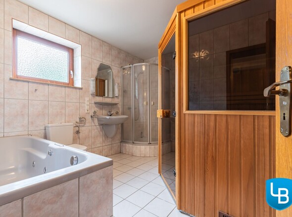 Vollbad mit integrierter Sauna