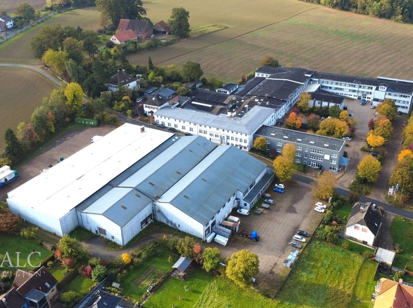 Blick auf die Hallen