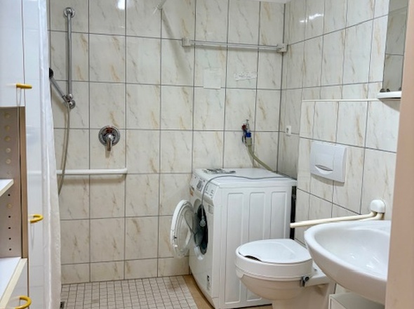 Bad mit Waschmaschinenstellplatz