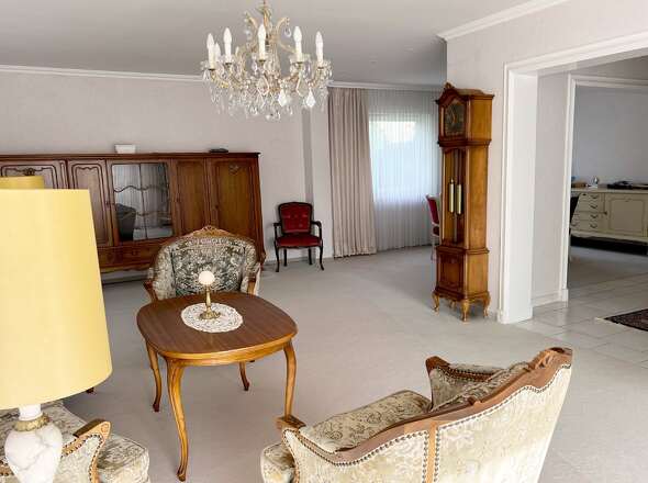 Geräumiges Wohnzimmer