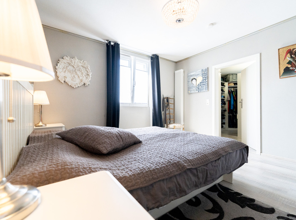 Schlafzimmer mit begehbarem Kleiderschrank