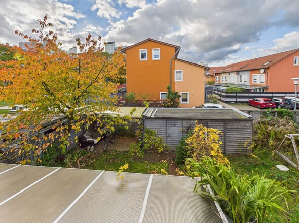 Aussicht in den Garten aus dem OG