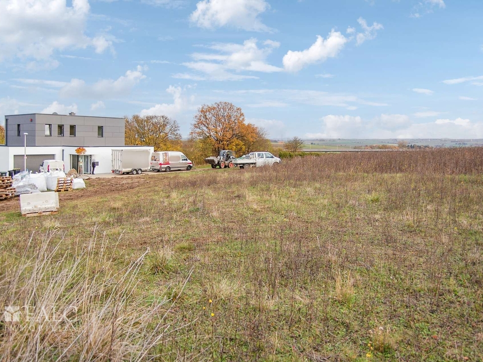 Grundstück seitlich