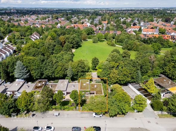 Gebäude mit Parkanlage