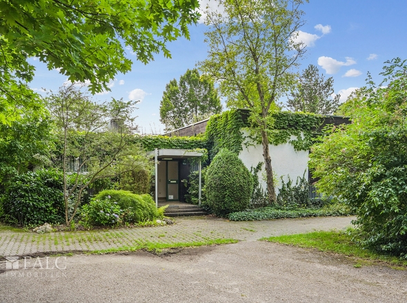 Gebäude Vorderseite 