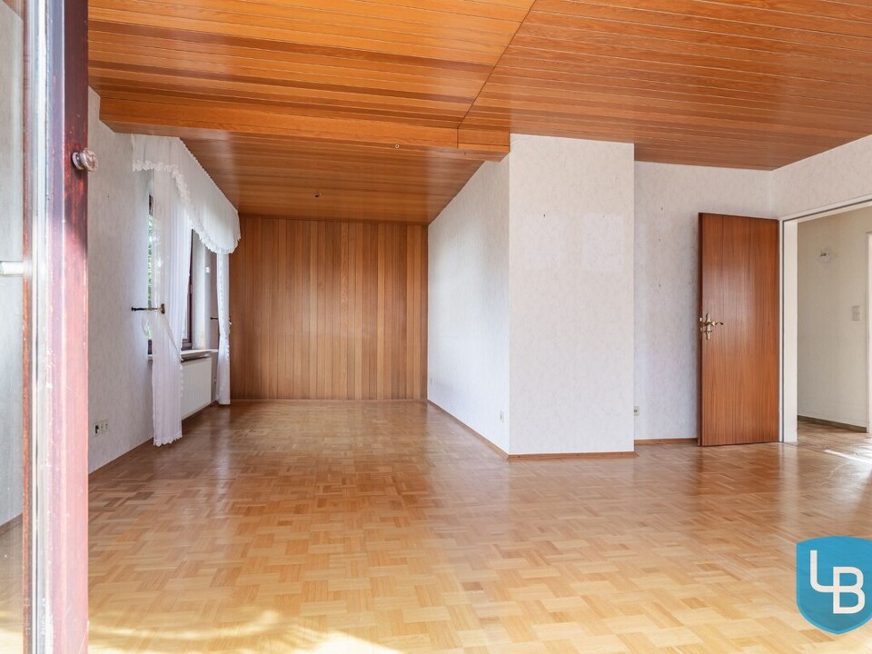 Großes lichtdurchflutetes Wohnzimmer...