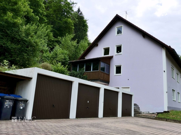 3-Familienhaus, 4 Garagen