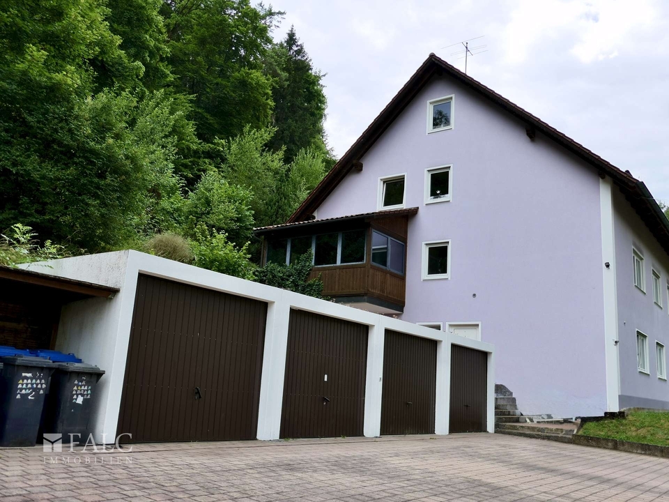 3-Familienhaus, 4 Garagen