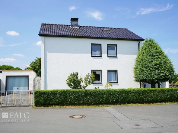 Haus Ansicht vorne 2 Garagen