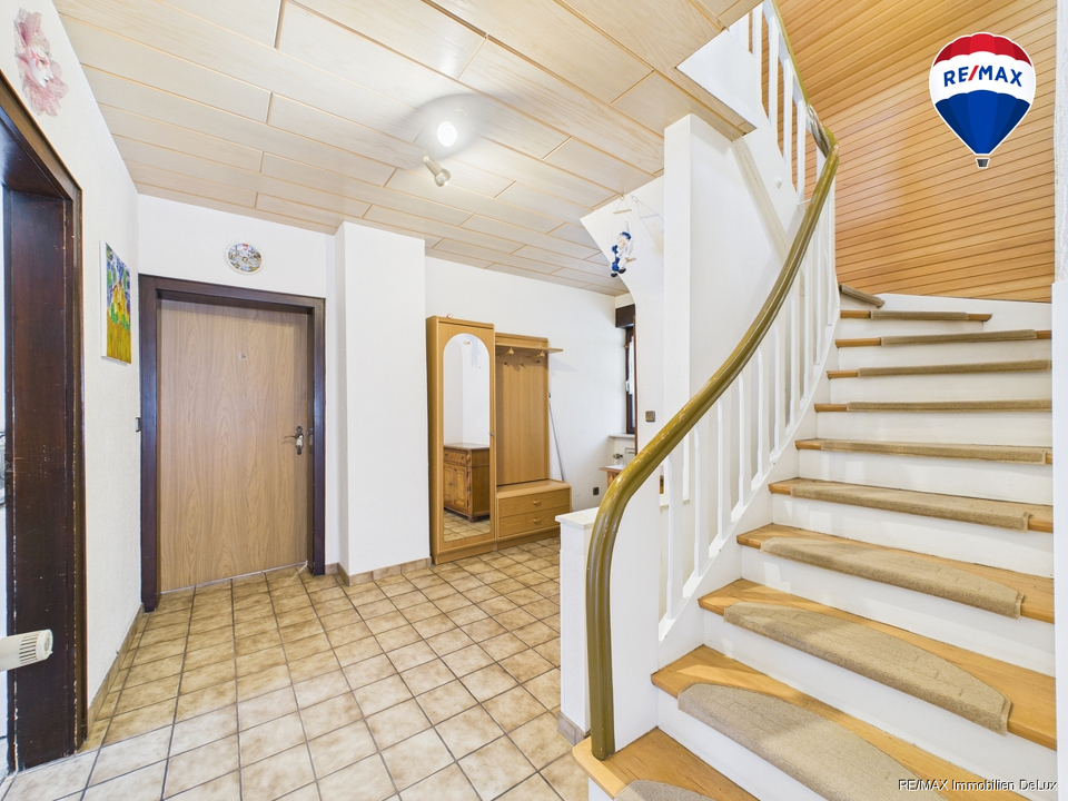 RE/MAX Immobilien DeLux Einfamilienhaus Körprich Flur