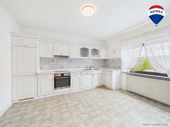 RE/MAX Immobilien DeLux Einfamilienhaus Körprich Küche