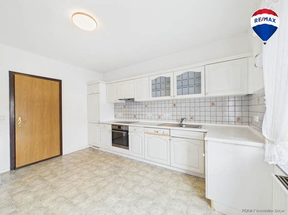 RE/MAX Immobilien DeLux Einfamilienhaus Körprich Küche