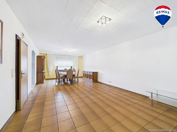 RE/MAX Immobilien DeLux Einfamilienhaus Körprich Wohnzimmer