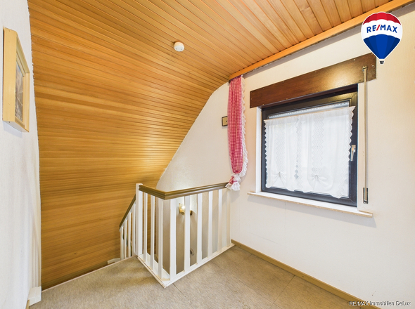 RE/MAX Immobilien DeLux Einfamilienhaus Körprich Flur