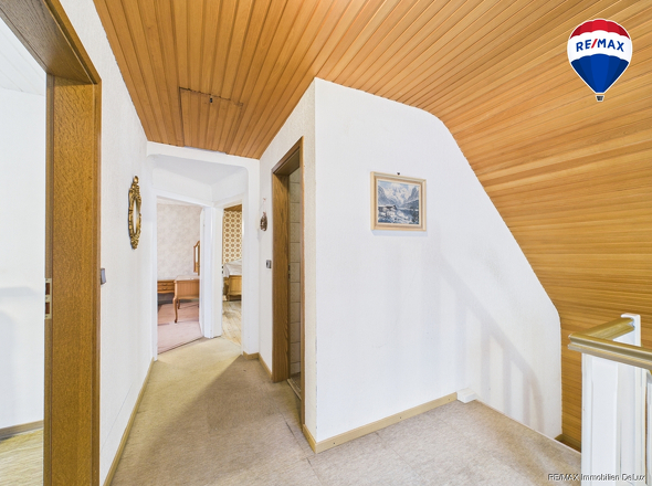 RE/MAX Immobilien DeLux Einfamilienhaus Körprich Flur