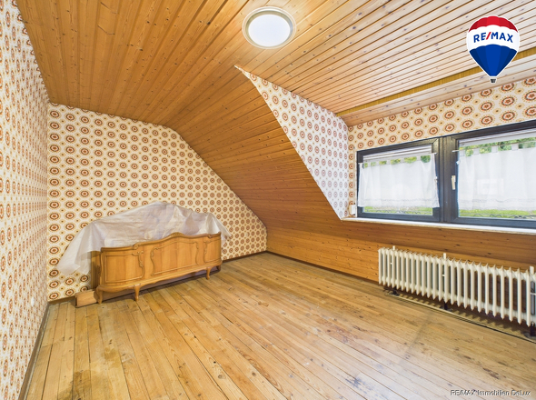 RE/MAX Immobilien DeLux Einfamilienhaus Körprich Schlafzimmer