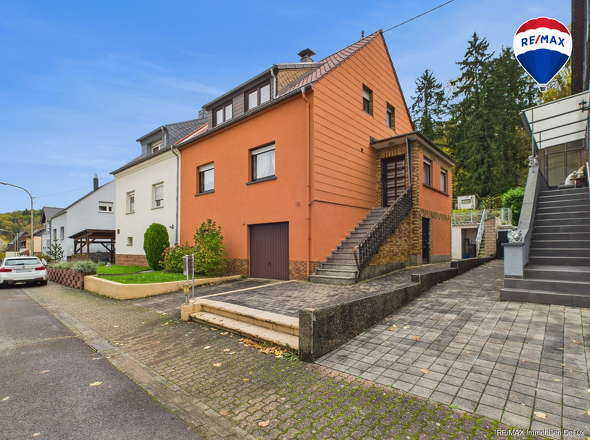 RE/MAX Immobilien DeLux Einfamilienhaus Körprich Seitenansicht