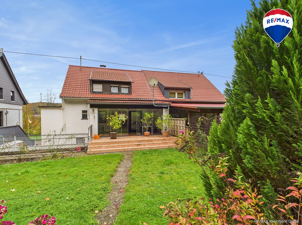 RE/MAX Immobilien DeLux Einfamilienhaus Körprich Rückansicht