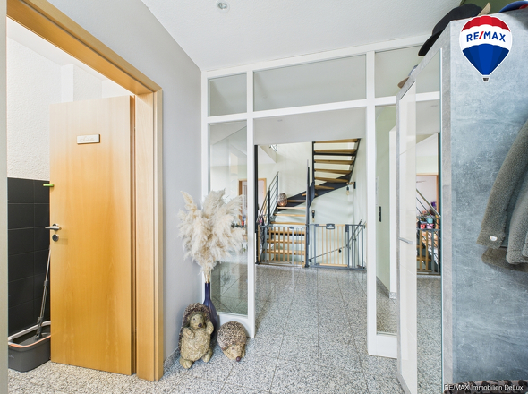 RE/MAX Immobilien DeLux Einfamilienhaus Mettlach-Weiten Eingang