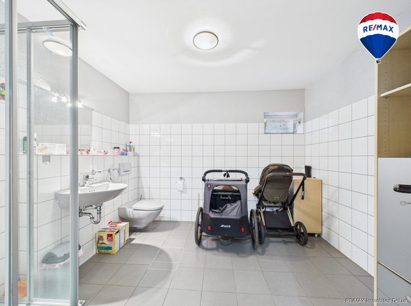 RE/MAX Immobilien DeLux Einfamilienhaus Mettlach-Weiten Badezimmer KG