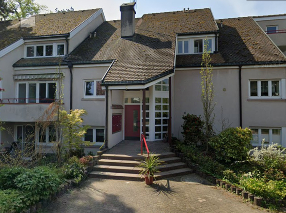 MÜLLHEIM Hausfassade mit Erkerzone 1 OG Wohnung Nr. 4 (1)