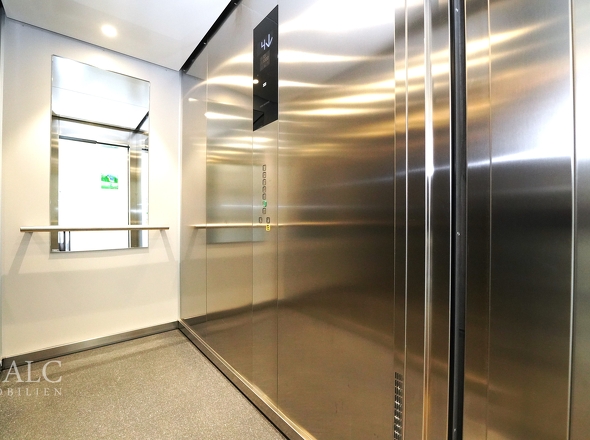 Neuer, moderner Aufzug_