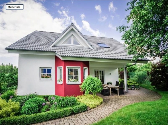 Einfamilienhaus_Vorderansicht_Musterfoto