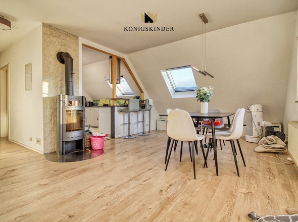  Wohnzimmer mit Balkonausgang