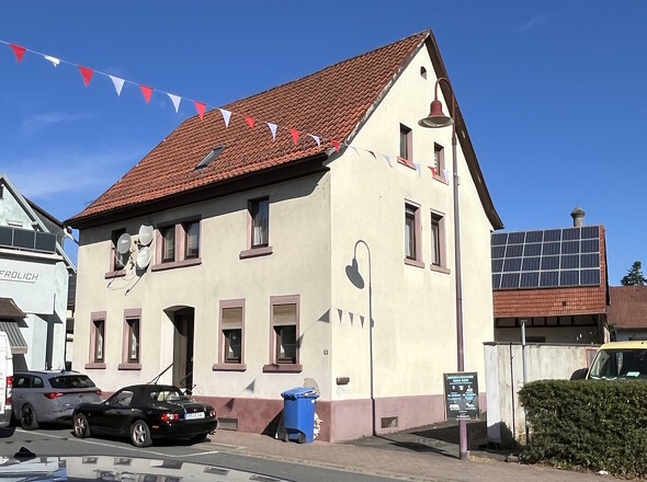 Straßenansicht von rechts