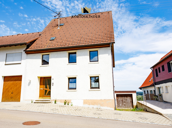Historische Doppelhaushälfte mit Ausbaupotenzial in ruhiger Wohnlage