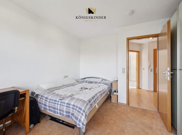  Reichlich Stauraum in der großen Schrankwand