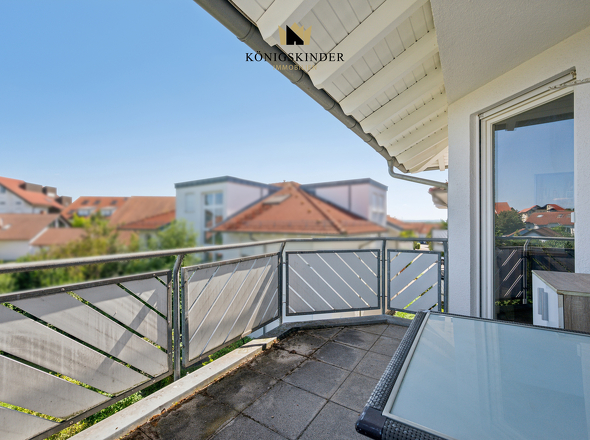 Betreten Sie Ihren Süd-Ost-Balkon vom Schlafzimmer…