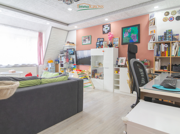 Großes Wohnzimmer mit Gestaltungsfreiraum