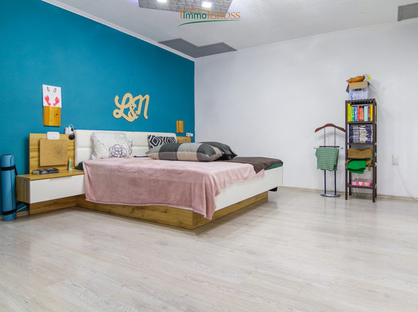 Geräumiges Schlafzimmer