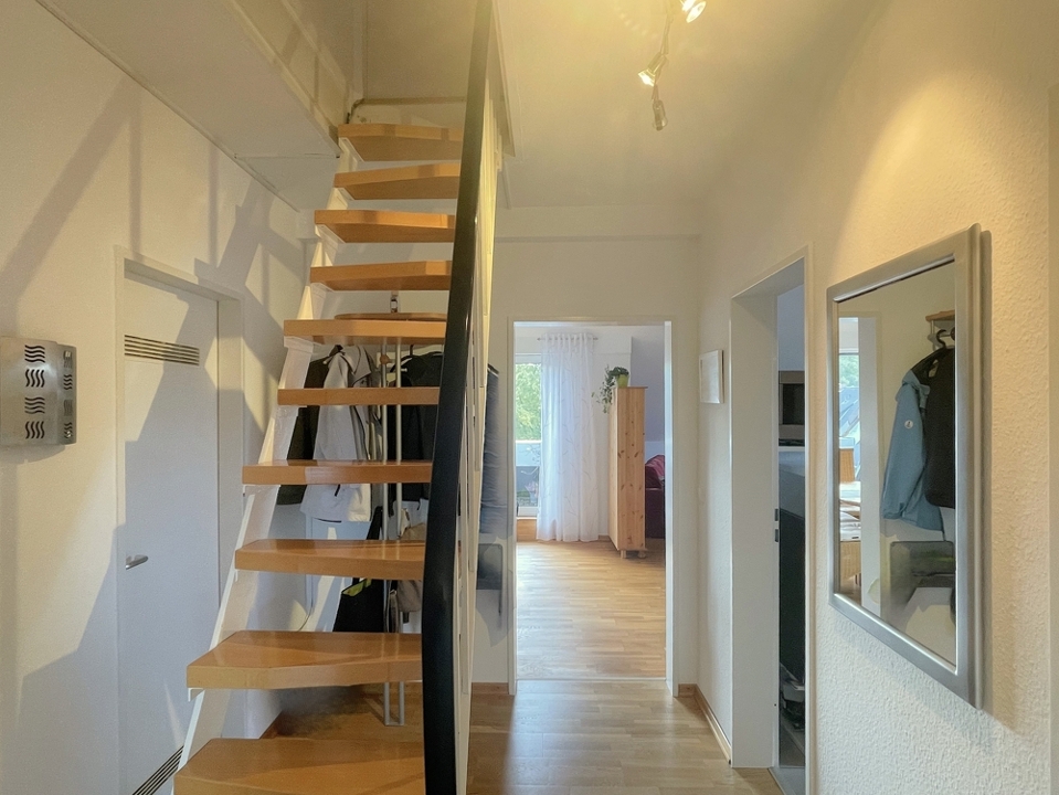 Flur mit Zugang zum ausgebauten Spitzboden