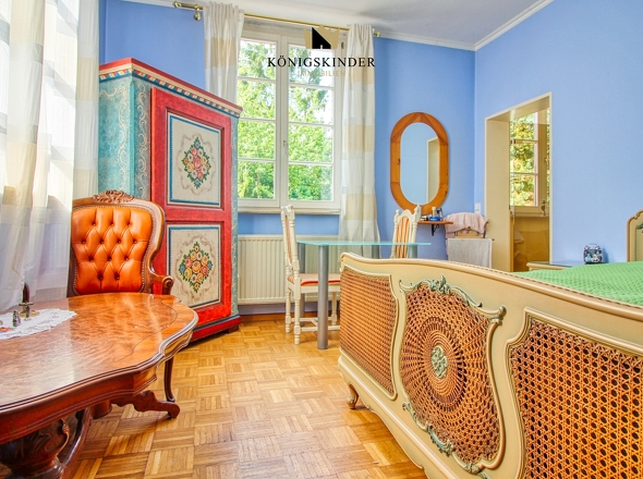 viele Licht und über 120 m²  die frei Übergeben werden 