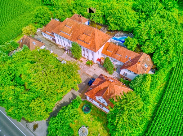 verstecktes Juwel mit eigener Zu- und Abfahrt zur Straße 