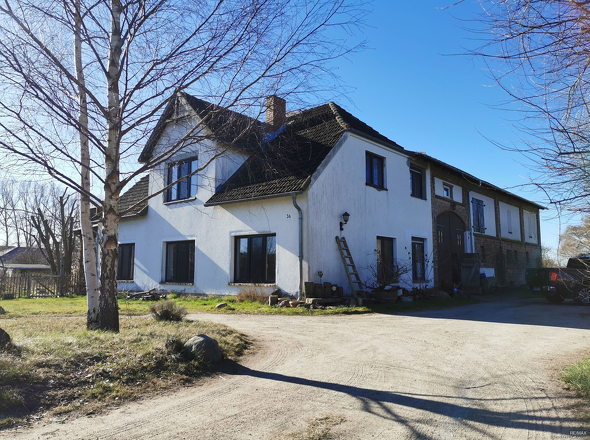 Das Haus von der Auffahrt gesehen