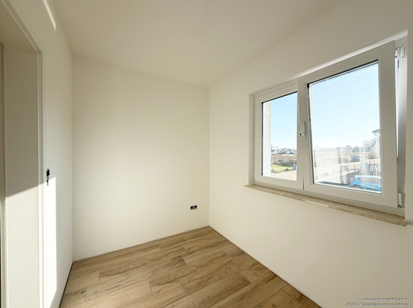 Büro oder Ankleidezimmer OG