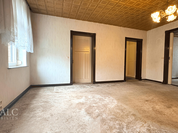 Wohnzimmer mit angrenzendem Esszimmer